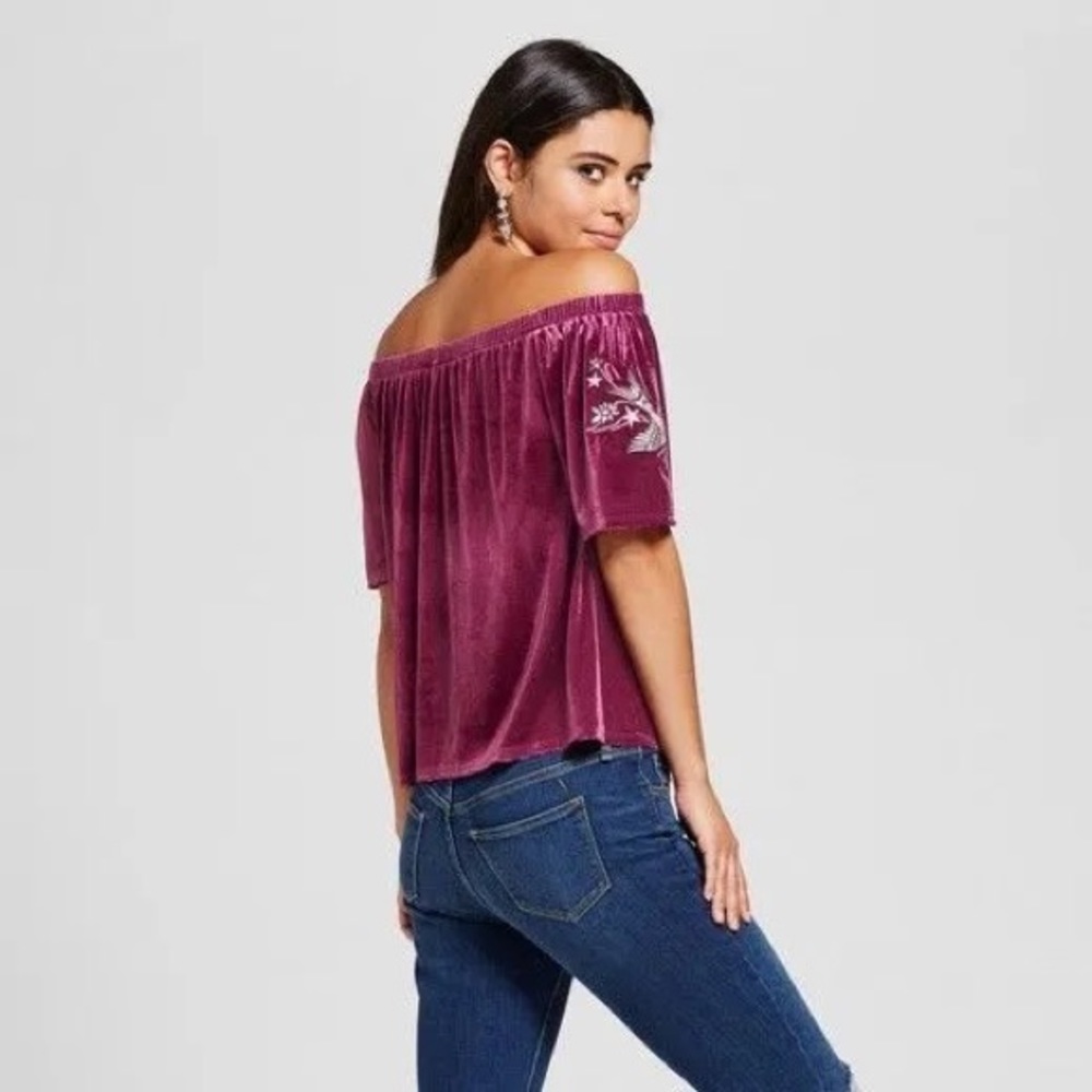 Xhiliration Velvet Embroidered Top Sz S